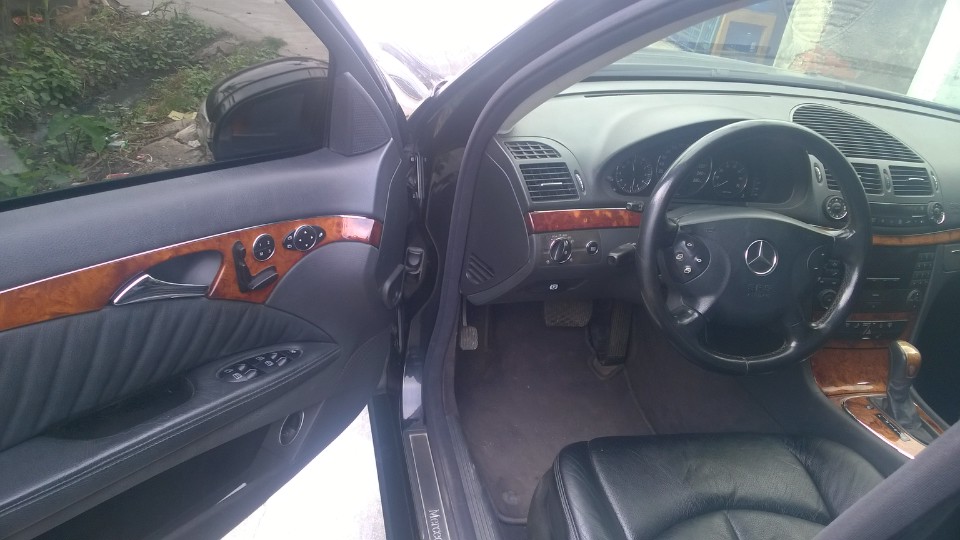Mercedes-Benz E240 2003 - Bán Mercedes đời 2003, màu đen, nhập khẩu