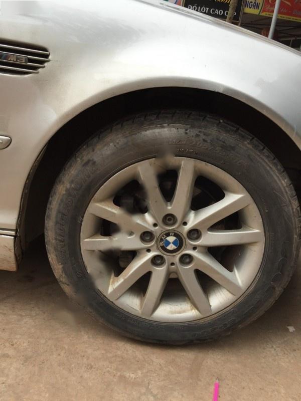 BMW 3 Series 318i 2002 - Bán xe BMW 318i sản xuất 2002, màu bạc, nhập khẩu nguyên chiếc số sàn
