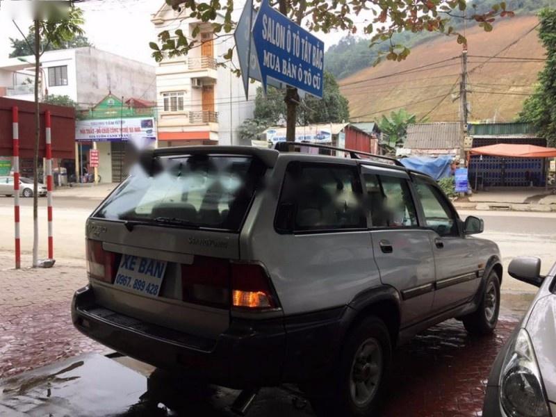 Ssangyong Musso 2002 - Bán Ssangyong Musso đời 2002, màu bạc, giá chỉ 195 triệu