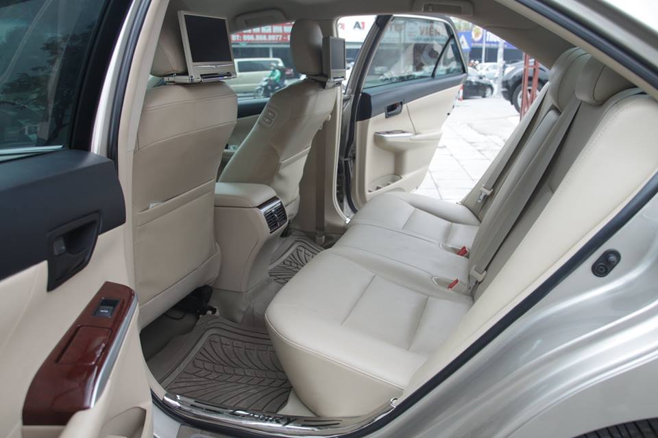 Toyota Camry LE 2.5Q 2013 - Bán xe Toyota Camry 2.5Q đời 2013, màu vàng, 930tr
