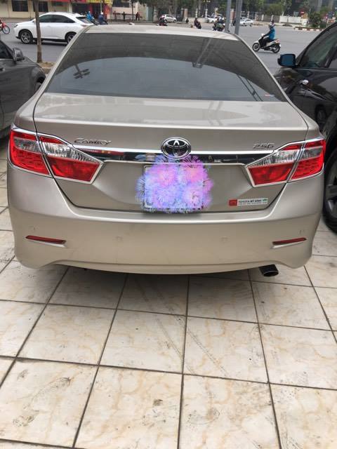 Toyota Camry LE 2.5Q 2013 - Bán xe Toyota Camry 2.5Q đời 2013, màu vàng, 930tr