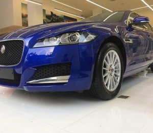 Jaguar XF 2018 - Cần bán xe Jaguar XF Pure 2017 - giá xe 2018 màu xanh, màu đen - 0918842662 xe giao ngay