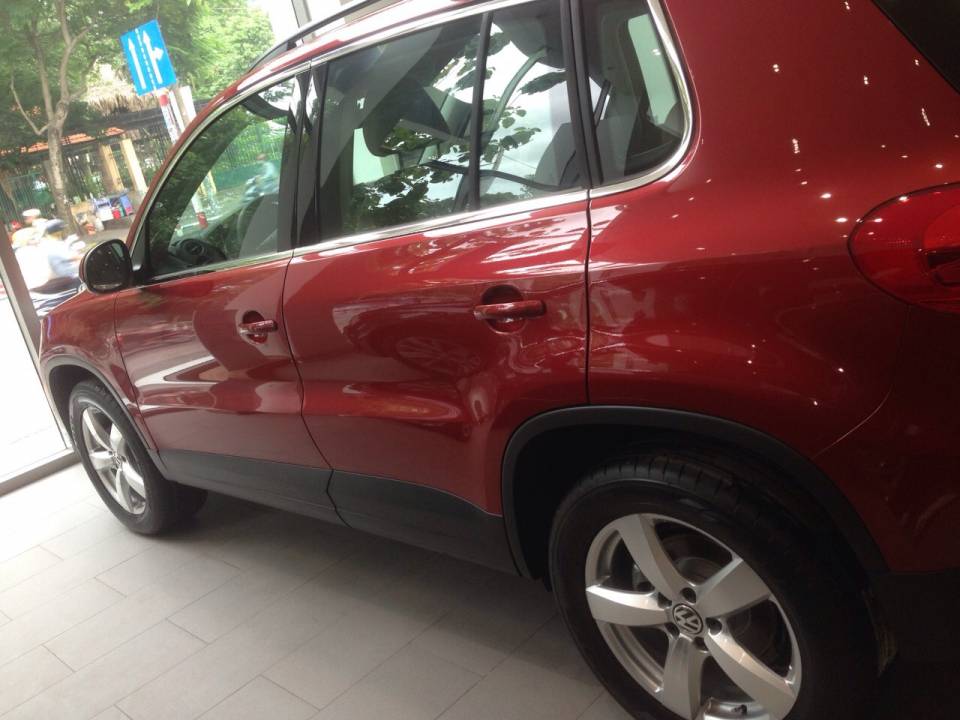 Volkswagen Tiguan GP 2016 - Xe nhập gầm cao Volkswagen Tiguan 2.0l GP đời 2016, màu đỏ mận, tặng 209 triệu tiền mặt, LH Hương: 0902.608.293