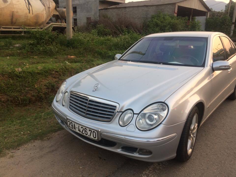 Mercedes-Benz E240 2003 - Cần bán xe Mercedes đời 2003, màu bạc