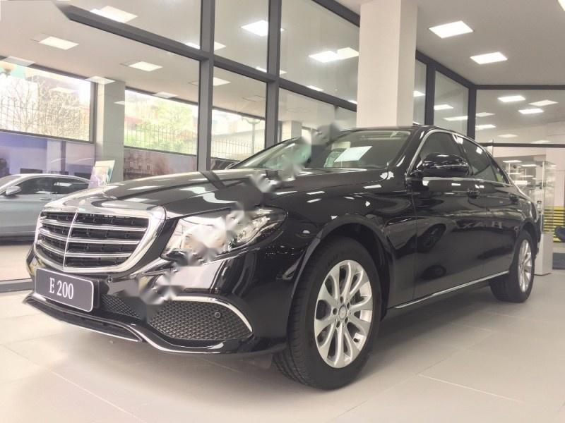 Mercedes-Benz E200 2017 - Bán Mercedes E200 đời 2017, màu đen