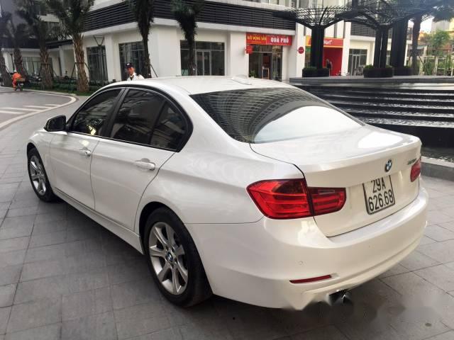 BMW 3 Series  328i  2013 - Bán BMW 3 Series 328i đời 2013, ngoại thất còn rất đẹp