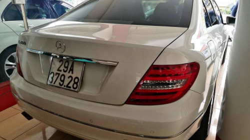 Mercedes-Benz C200   2.0 AT  2011 - Cần bán Mercedes 2.0 AT đời 2011, 850 triệu