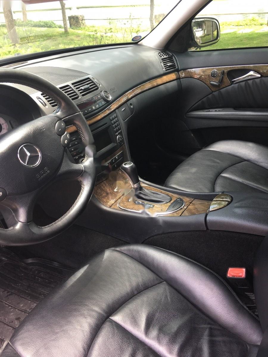 Mercedes-Benz E200   2008 - Bán gấp chiếc xe E200 đời 2008, đăng ký lần đầu năm 2009