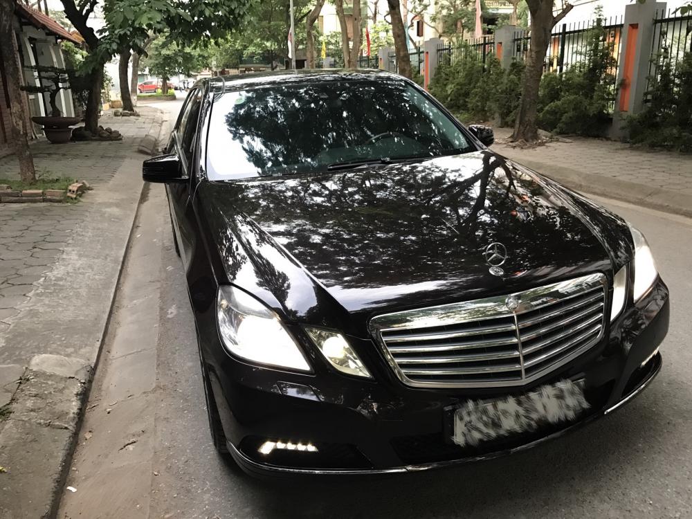 Mercedes-Benz E300 2010 - Chính chủ bán xe Mercedes E300 Model 2010, màu đen
