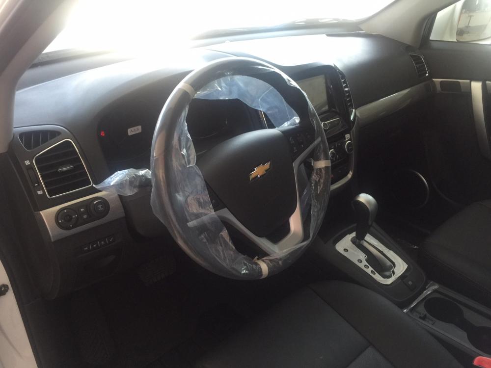 Chevrolet Captiva LTZ 2017 - Bán Chevrolet Captiva LTZ đời 2017, màu trắng