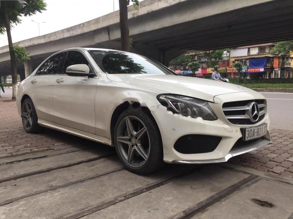 Mercedes-Benz C300  AMG 2015 - Bán xe Mercedes C300 AMG 2015, màu trắng
