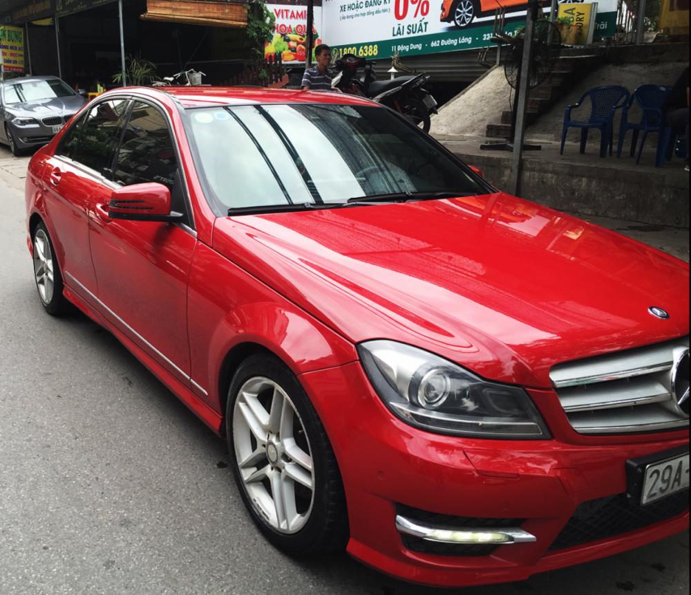 Mercedes-Benz C300 AMG 2011 - Cần bán Mercedes C300 AMG đời 2011 màu đỏ. Giá bán 890 triệu