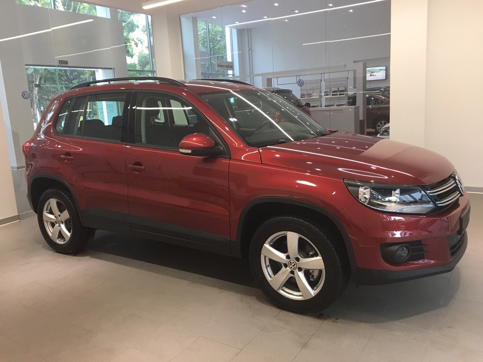 Volkswagen Tiguan GP 2016 - Xe nhập gầm cao Volkswagen Tiguan 2.0l GP đời 2016, màu đỏ mận, tặng 209 triệu tiền mặt, LH Hương: 0902.608.293