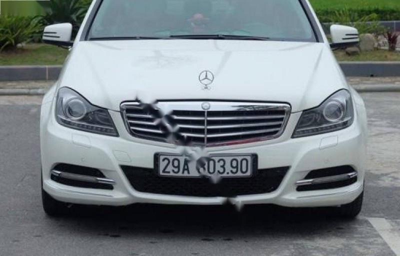 Mercedes-Benz C200 2012 - Cần bán gấp Mercedes C200 sản xuất 2012, màu trắng còn mới