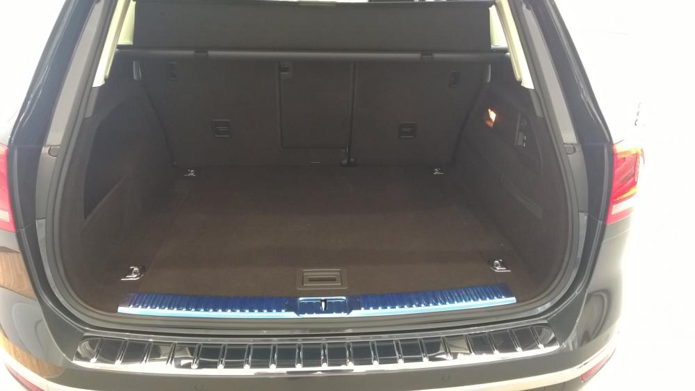 Volkswagen Touareg GP 2014 - Xe nhập Đức Volkswagen Touareg GP đời 2014, màu bạc, cam kết giá tốt nhất thị trường. LH Hương: 0902.608.293
