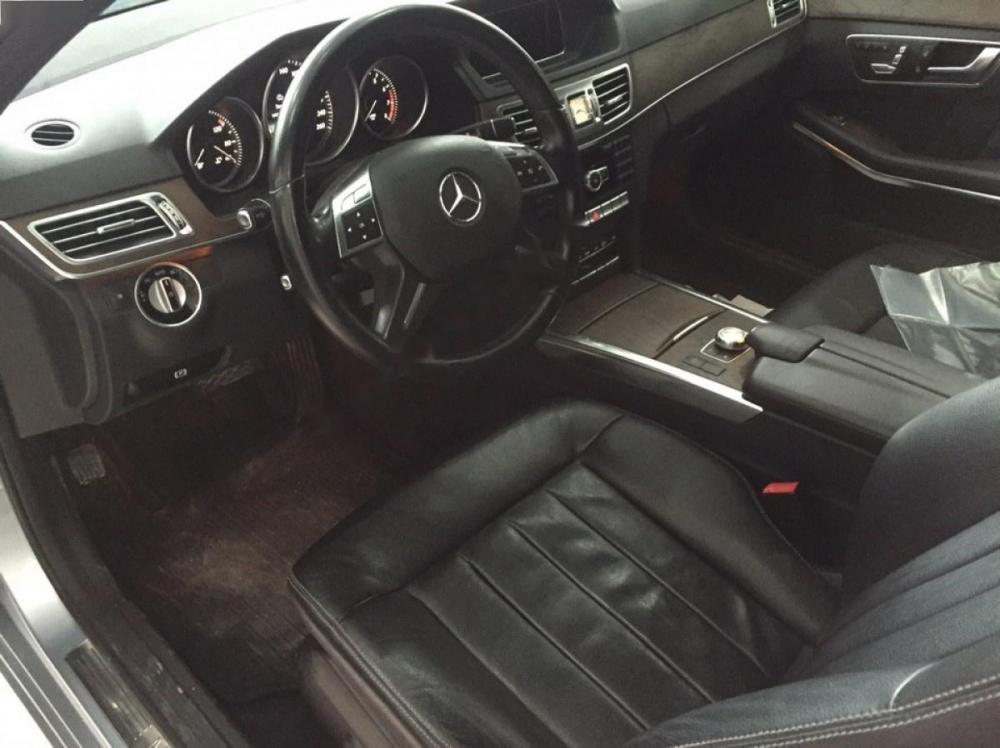 Mercedes-Benz E200 2013 - Cần bán gấp Mercedes E200 đời 2013, màu xám
