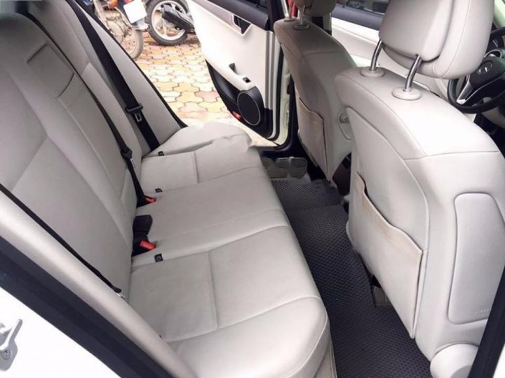Mercedes-Benz C200 2011 - Bán Mercedes đời 2011, màu trắng số tự động
