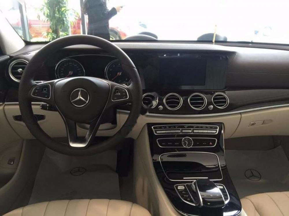 Mercedes-Benz E250 2017 - Bán Mercedes E250 đời 2017, màu đen