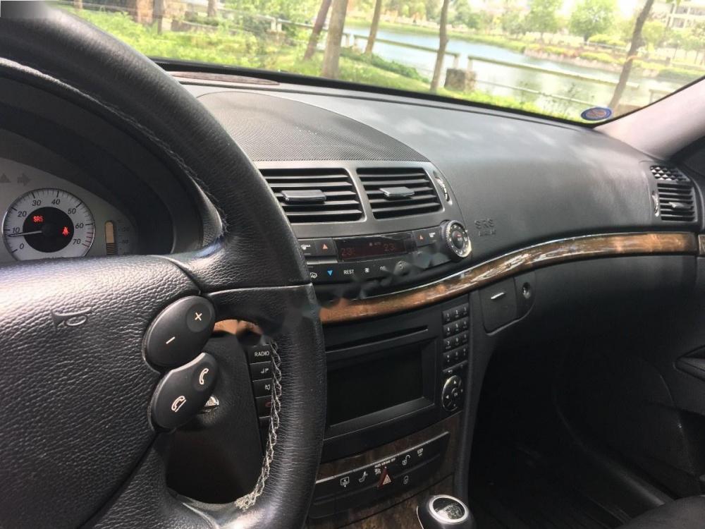 Mercedes-Benz E200   2008 - Bán gấp chiếc xe E200 đời 2008, đăng ký lần đầu năm 2009