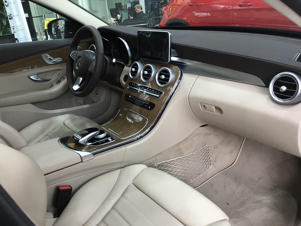 Mercedes-Benz C250 E 2017 - Bán xe Mercedes E 2017, màu đỏ, nhập khẩu chính hãng
