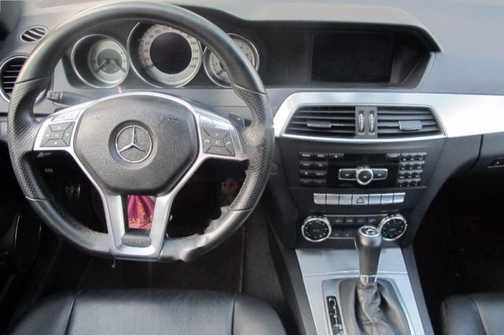 Mercedes-Benz C300  AMG 2011 - Bán ô tô Mercedes C300 AMG đời 2011, màu xám, giá tốt