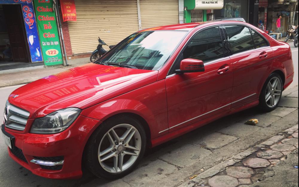 Mercedes-Benz C300 AMG 2011 - Cần bán Mercedes C300 AMG đời 2011 màu đỏ. Giá bán 890 triệu