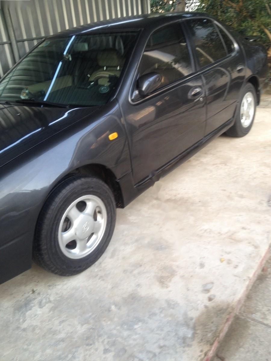 Nissan Bluebird 1993 - Cần bán xe Nissan Bluebird đời 1993, màu xám, xe nhập 