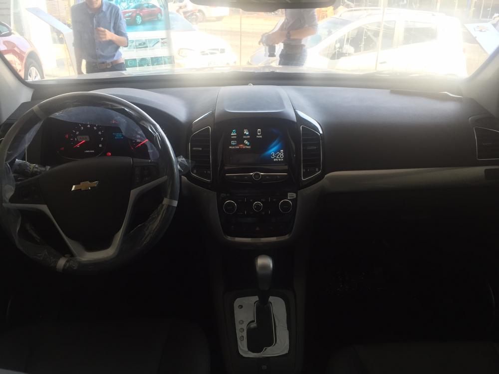 Chevrolet Captiva LTZ 2017 - Bán Chevrolet Captiva LTZ đời 2017, màu trắng