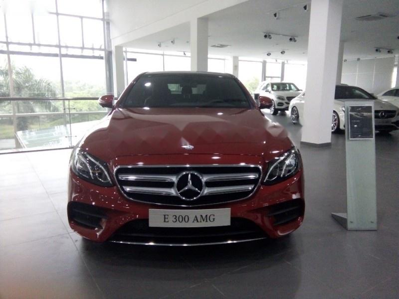 Mercedes-Benz E300 2017 - Bán xe Mercedes đời 2017, màu đỏ, xe nhập