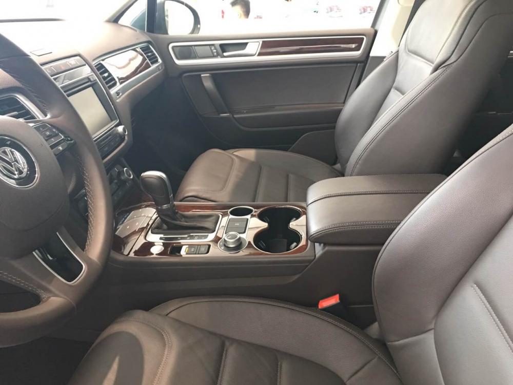 Volkswagen Touareg GP 2014 - Xe nhập Đức Volkswagen Touareg GP đời 2014, màu bạc, cam kết giá tốt nhất thị trường. LH Hương: 0902.608.293