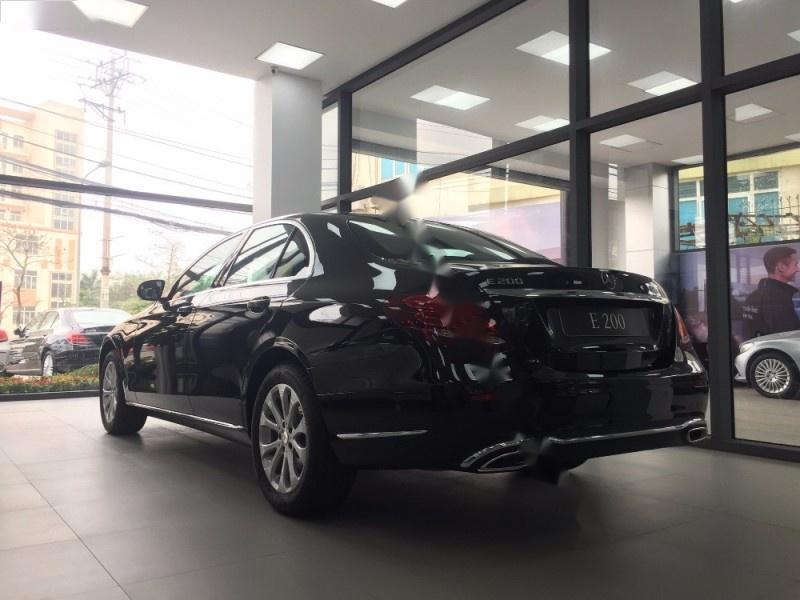 Mercedes-Benz E200 2017 - Bán Mercedes E200 đời 2017, màu đen