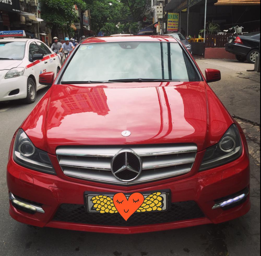Mercedes-Benz C300 AMG 2011 - Cần bán Mercedes C300 AMG đời 2011 màu đỏ. Giá bán 890 triệu