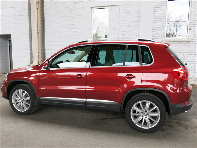 Volkswagen Tiguan GP 2016 - Xe nhập gầm cao Volkswagen Tiguan 2.0l GP đời 2016, màu đỏ mận, tặng 209 triệu tiền mặt, LH Hương: 0902.608.293