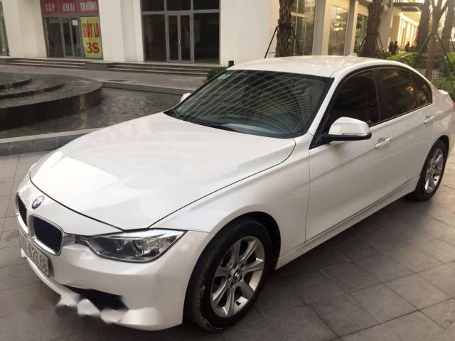 BMW 3 Series  328i  2013 - Bán BMW 3 Series 328i đời 2013, ngoại thất còn rất đẹp
