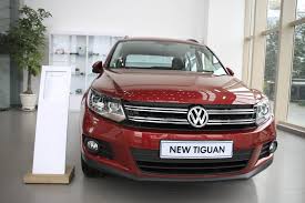 Volkswagen Tiguan GP 2016 - Xe nhập gầm cao Volkswagen Tiguan 2.0l GP đời 2016, màu đỏ mận, tặng 209 triệu tiền mặt, LH Hương: 0902.608.293