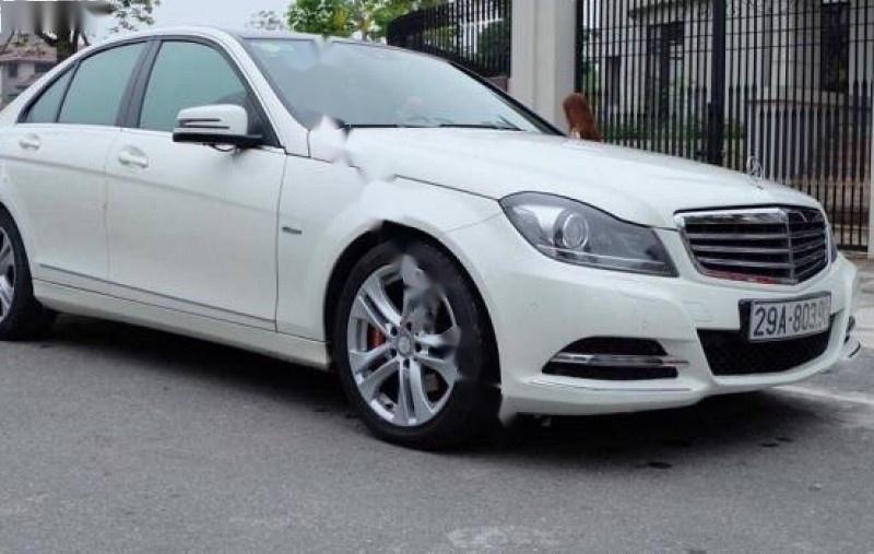 Mercedes-Benz C200 2012 - Cần bán gấp Mercedes C200 sản xuất 2012, màu trắng còn mới