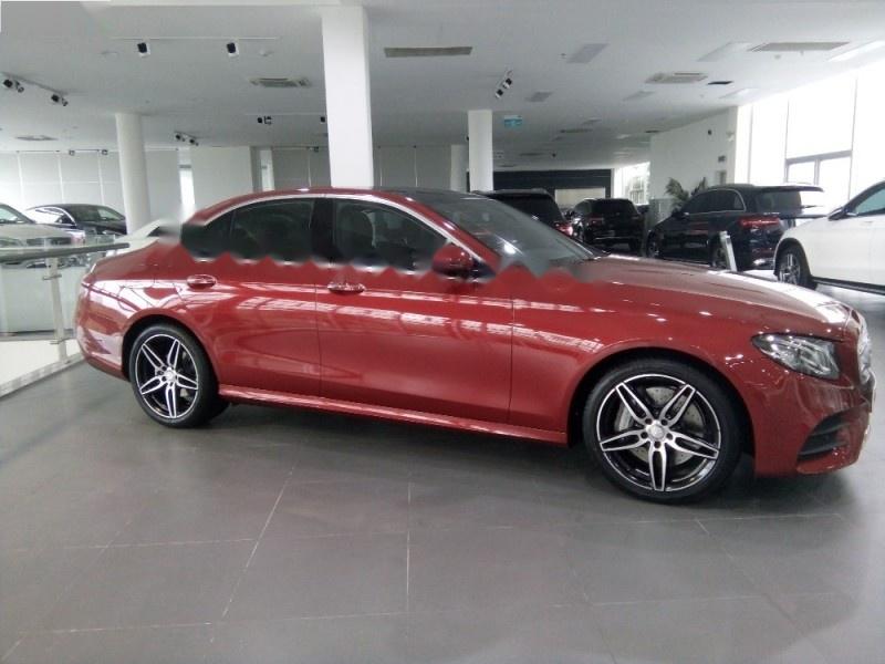 Mercedes-Benz E300 2017 - Bán xe Mercedes đời 2017, màu đỏ, xe nhập