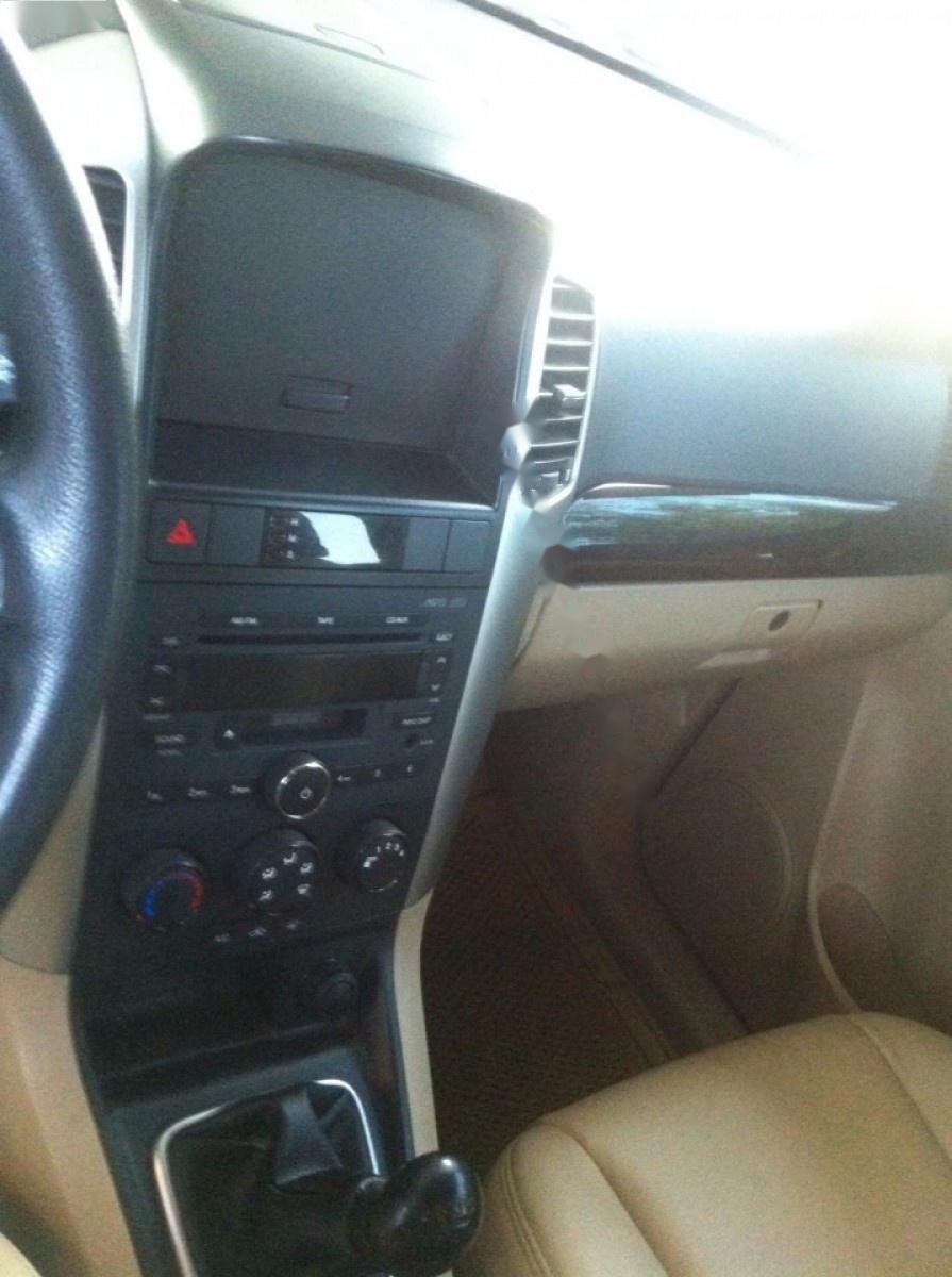 Chevrolet Captiva LT 2010 - Cần bán gấp Chevrolet Captiva LT 2010, màu trắng đẹp như mới