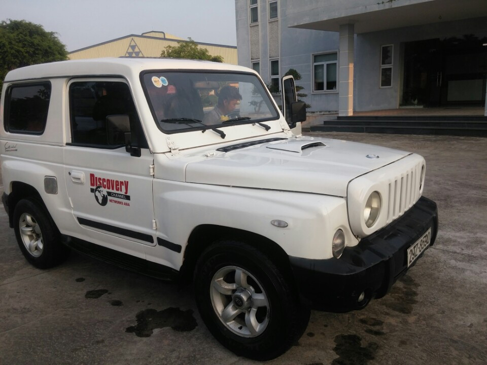 Kia Jeep 2002 - Cần bán xe ô tô Kia - Jeep màu trắng sản xuất năm 2002. Xe số sàn nhập khẩu Hàn Quốc