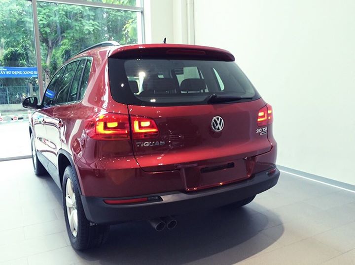 Volkswagen Tiguan GP 2016 - Xe nhập gầm cao Volkswagen Tiguan 2.0l GP đời 2016, màu đỏ mận, tặng 209 triệu tiền mặt, LH Hương: 0902.608.293