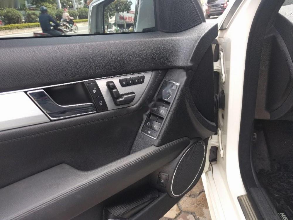 Mercedes-Benz C300 AMG 2010 - Bán xe Mercedes C300 AMG đời 2010, màu trắng, giá tốt