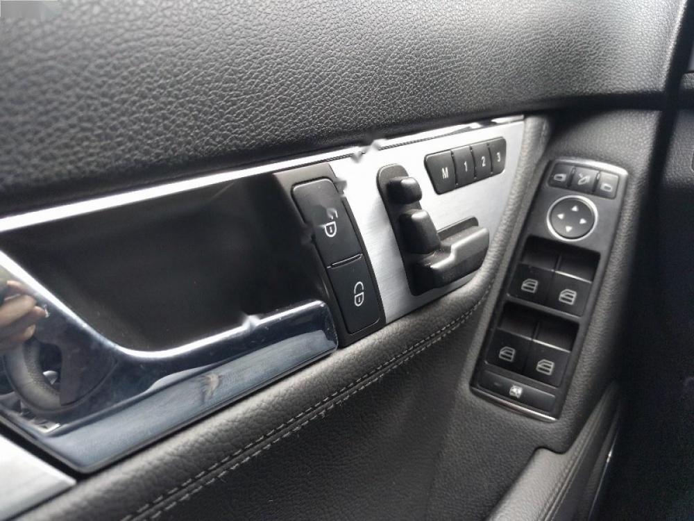 Mercedes-Benz C300 AMG 2010 - Bán xe Mercedes C300 AMG đời 2010, màu trắng, giá tốt