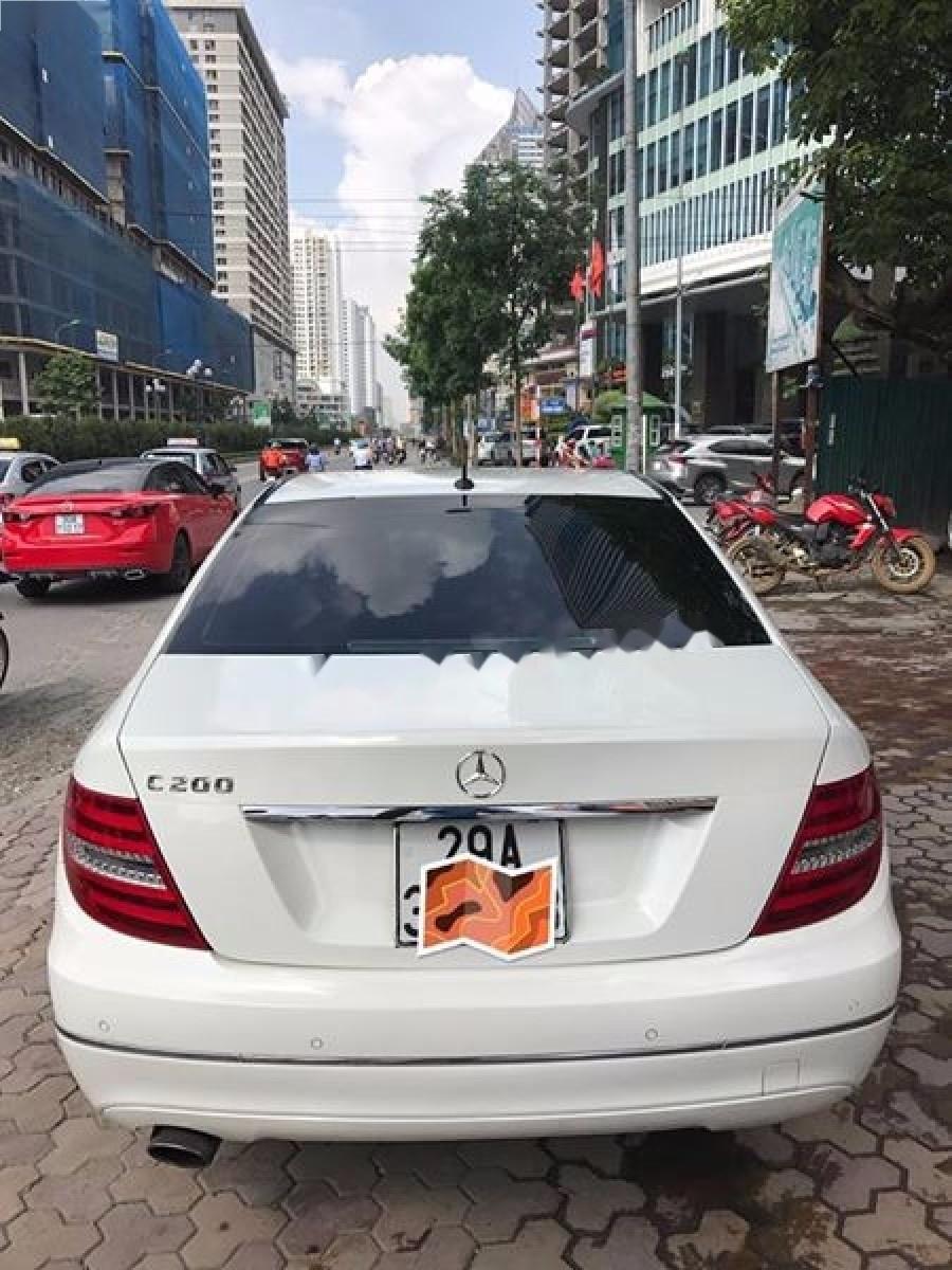 Mercedes-Benz C200 2011 - Bán Mercedes đời 2011, màu trắng số tự động
