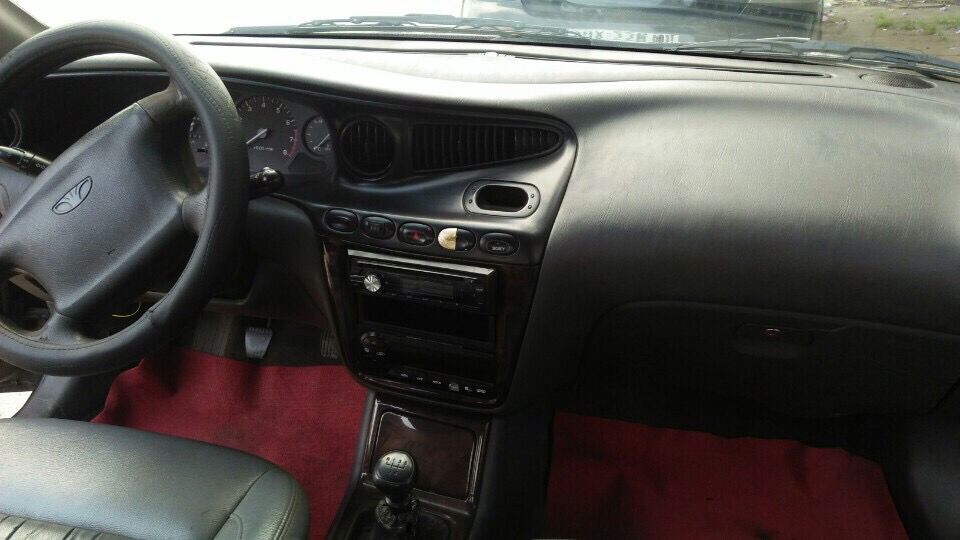 Daewoo Leganza 2001 - Cần bán gấp Daewoo Leganza năm 2001 màu đen, 115 triệu, xe nhập