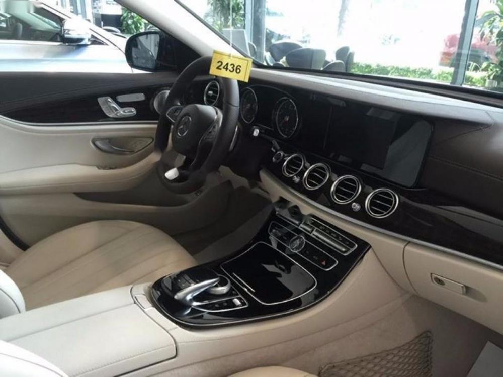 Mercedes-Benz E250 2017 - Bán Mercedes E250 đời 2017, màu đen