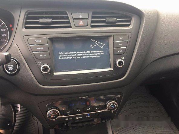 Hyundai i20 Active 2017 - Cần bán Hyundai i20 Active đời 2017, màu trắng