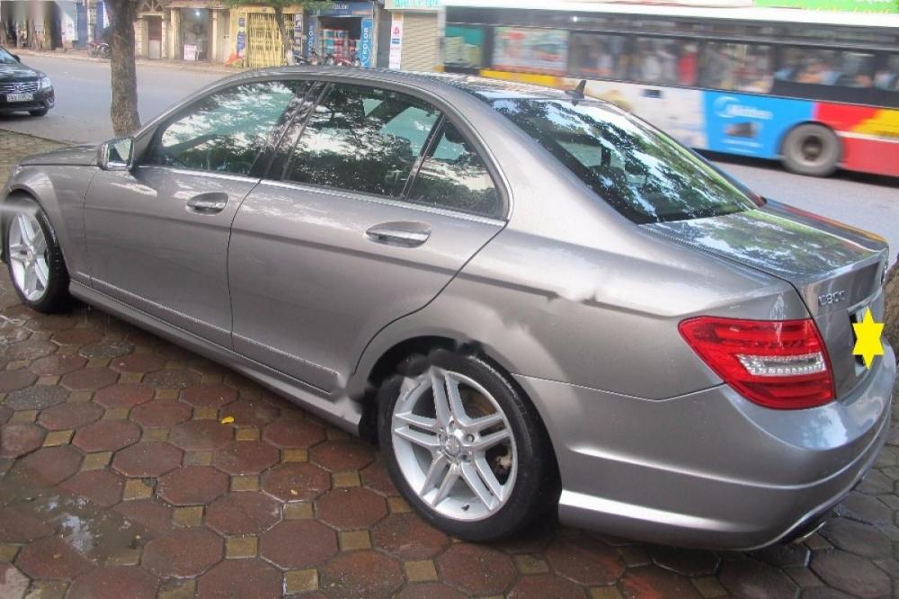 Mercedes-Benz C300  AMG 2011 - Bán ô tô Mercedes C300 AMG đời 2011, màu xám, giá tốt