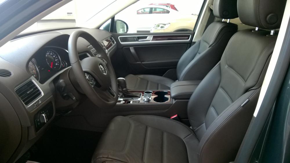 Volkswagen Touareg GP 2014 - Xe nhập Đức Volkswagen Touareg GP đời 2014, màu bạc, cam kết giá tốt nhất thị trường. LH Hương: 0902.608.293