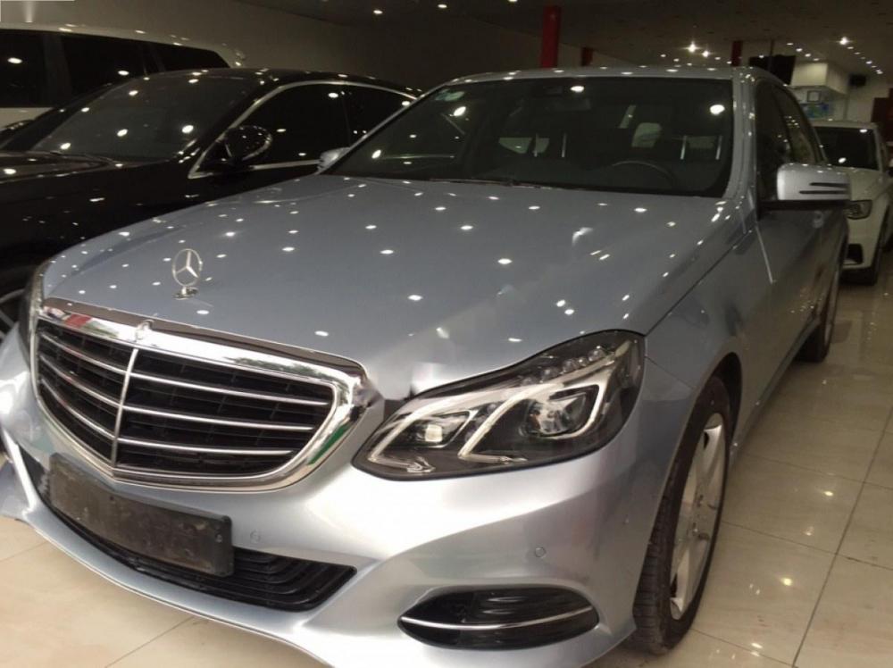 Mercedes-Benz E200 2013 - Cần bán gấp Mercedes E200 đời 2013, màu xám