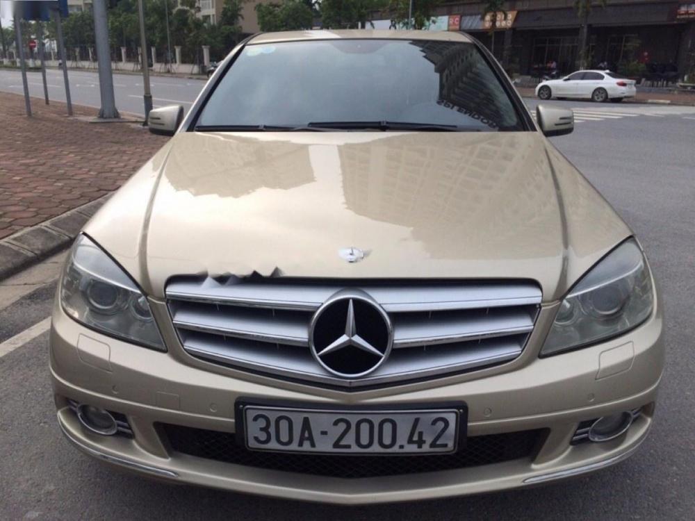 Mercedes-Benz C300  AMG 2010 - Cần bán lại xe Mercedes AMG đời 2010, màu vàng xe gia đình, 660tr